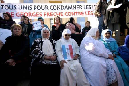 Rassemblement des Harkis devant l'Hôtel de région